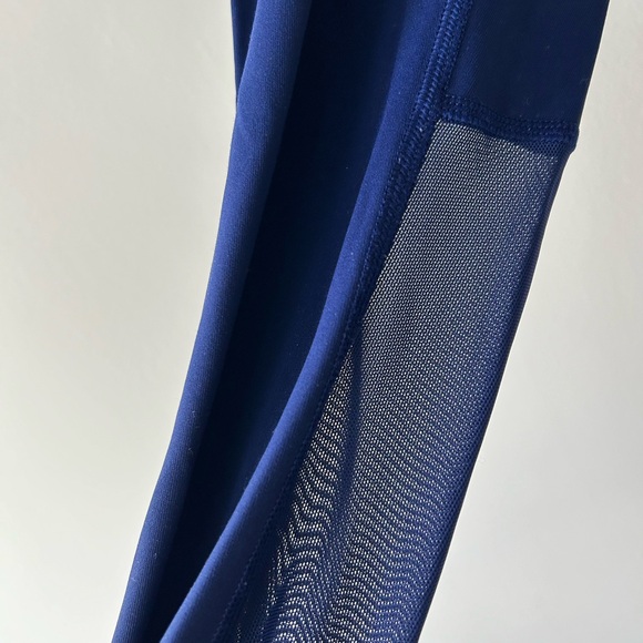 Lululemon blue , calf cutout mesh pants size 6 - Picture 4 of 5